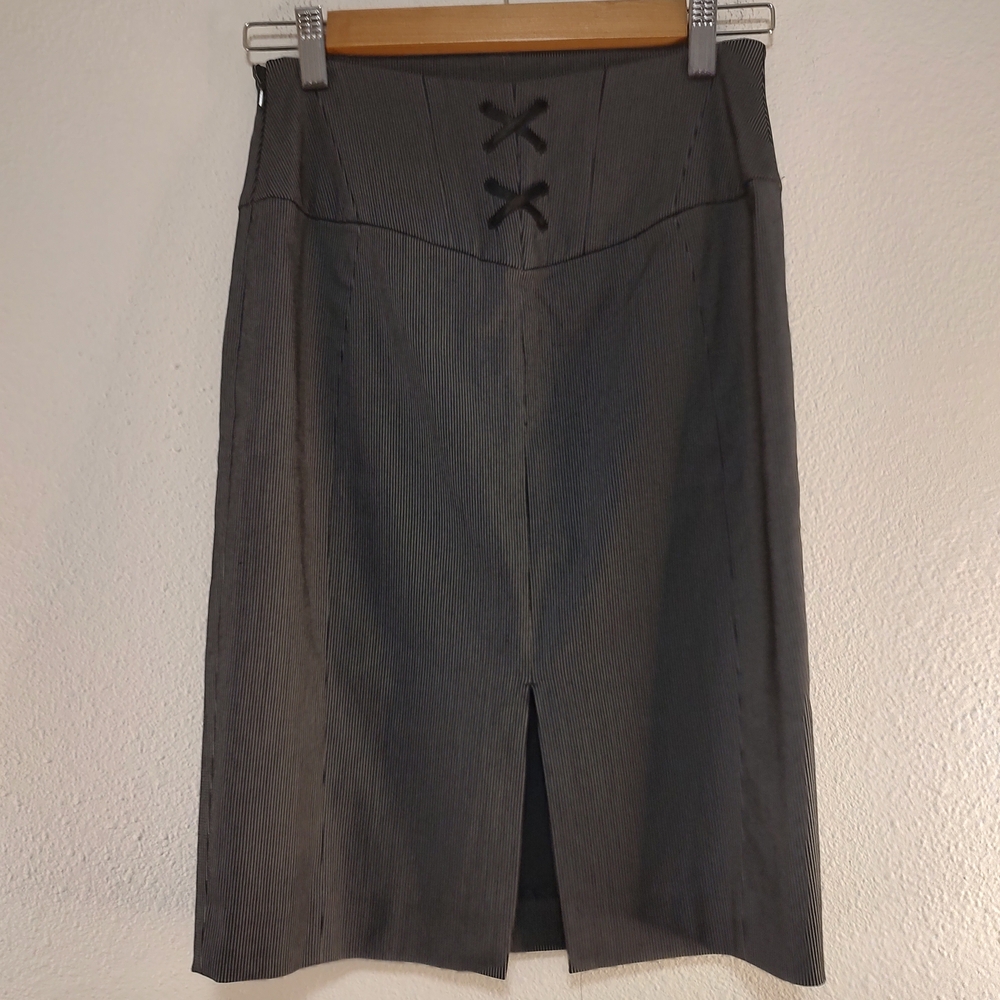 Express Design Studio Black White Pinstripe Lace Back Pencil Skirt Size 0 - Picture 2 of 10